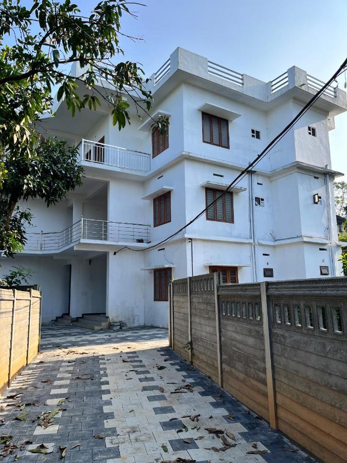 Wayanad Biriyomz Residency, Kalpatta, Low Cost Rooms And Deluxe Apartment Buitenkant foto